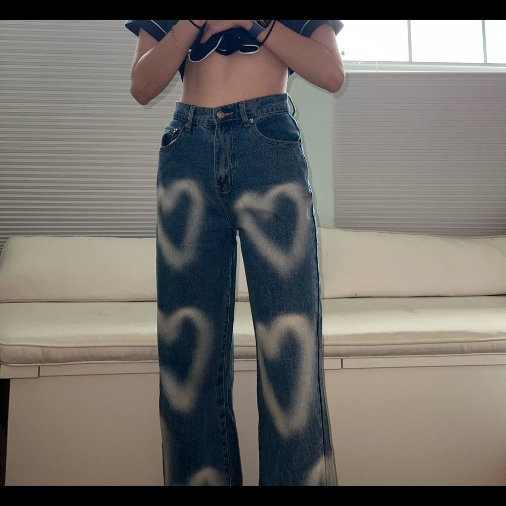 ADIKA Heart pants - Worn once - High waisted - Great fit!